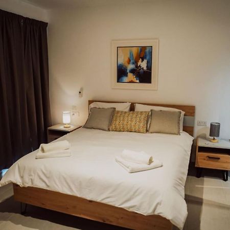 86 Spinola Bay Apartment Saint Julian's Bagian luar foto